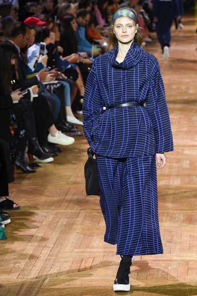 Look 19